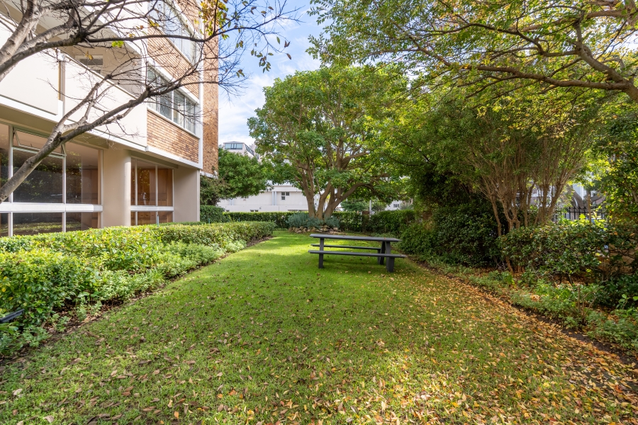 3 Bedroom Property for Sale in Sea Point Western Cape